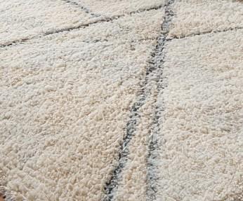 Handmade Wool Tufted Area Rug: Ivory Plush Geometric Design