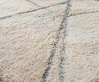 Handmade Wool Tufted Area Rug: Ivory Plush Geometric Design