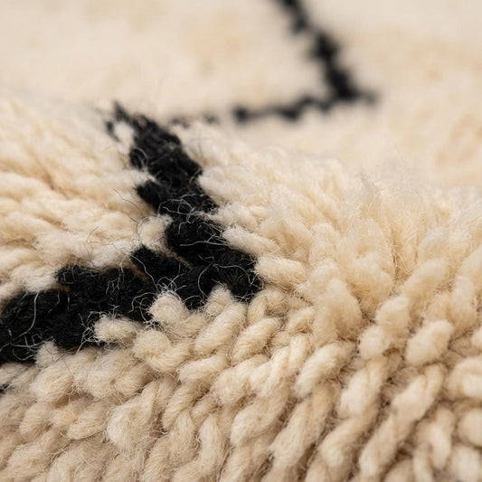 Close view of geometric Moroccan zigzag rug pattern