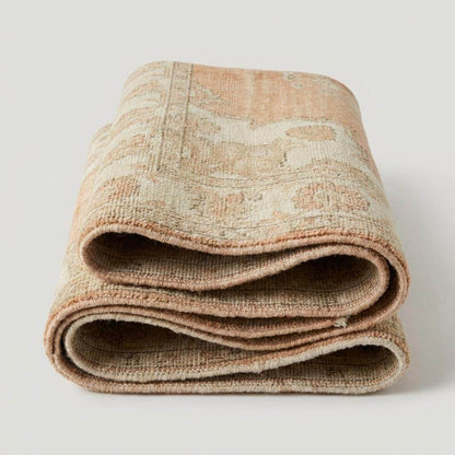 Hand knotted Oushak rug with peach floral medallion in vintage style