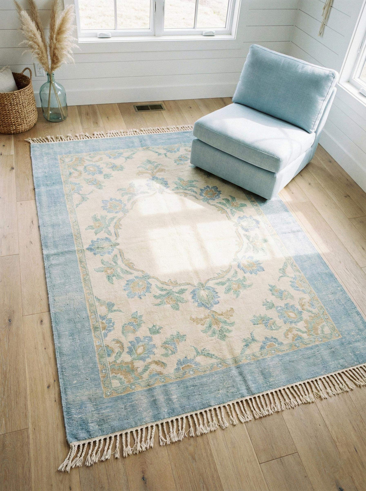 Hand knotted Oushak wool rug with light blue floral medallion on ivory background, Turkish style living room carpet