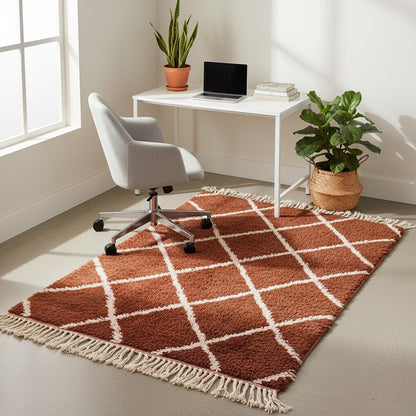 Terracotta wool shag rug with off-white geometric diamonds – artisan carpet teppich for living space