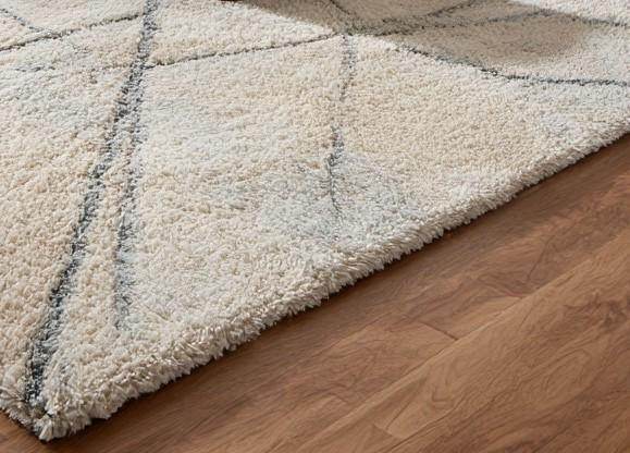 Handmade Wool Tufted Area Rug: Ivory Plush Geometric Design