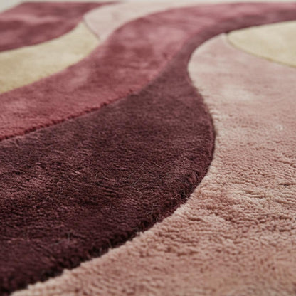 Retro wavy area rug in burgundy with plush geometric mid-century pattern