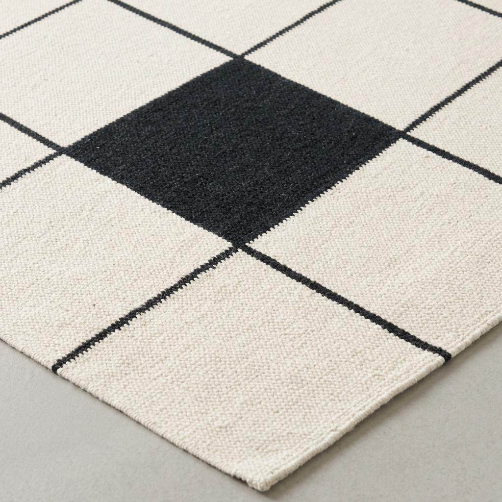 Ivory and charcoal grid flatweave wool rug with handwoven windowpane pattern for modern minimalist living room