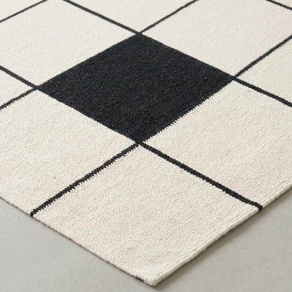 Ivory and charcoal grid flatweave wool rug with handwoven windowpane pattern for modern minimalist living room