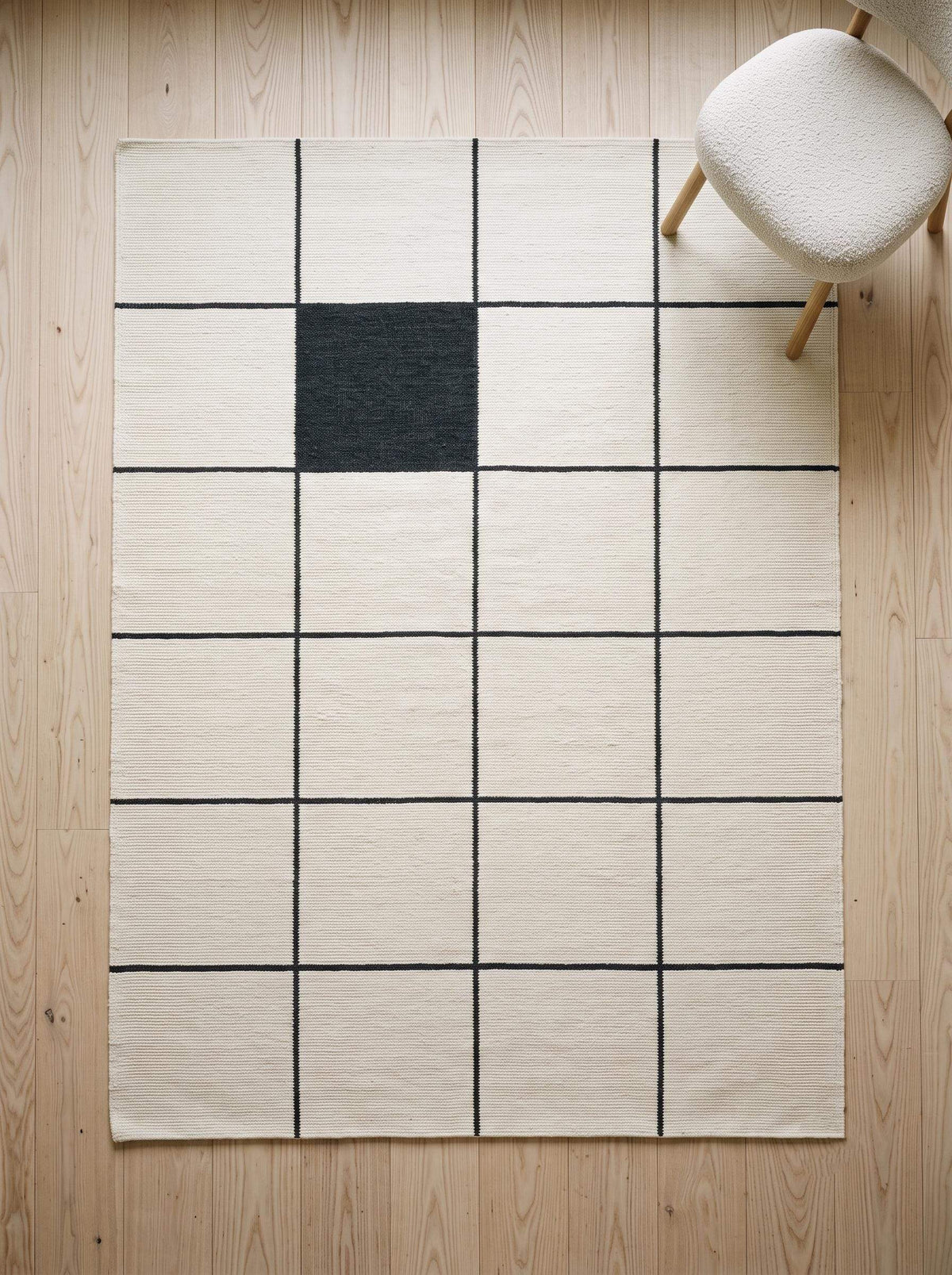 Ivory and charcoal grid flatweave wool rug with handwoven windowpane pattern for minimalist living room