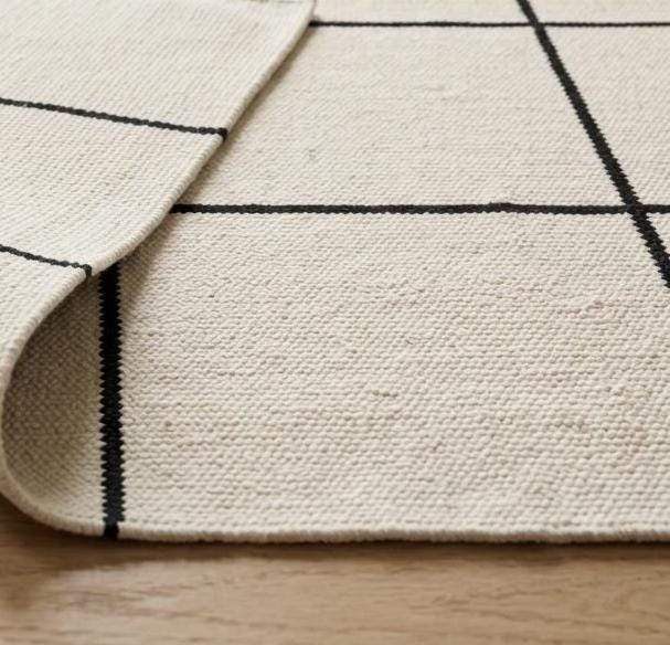 Ivory and charcoal grid flatweave wool rug with windowpane pattern in modern minimalist living room